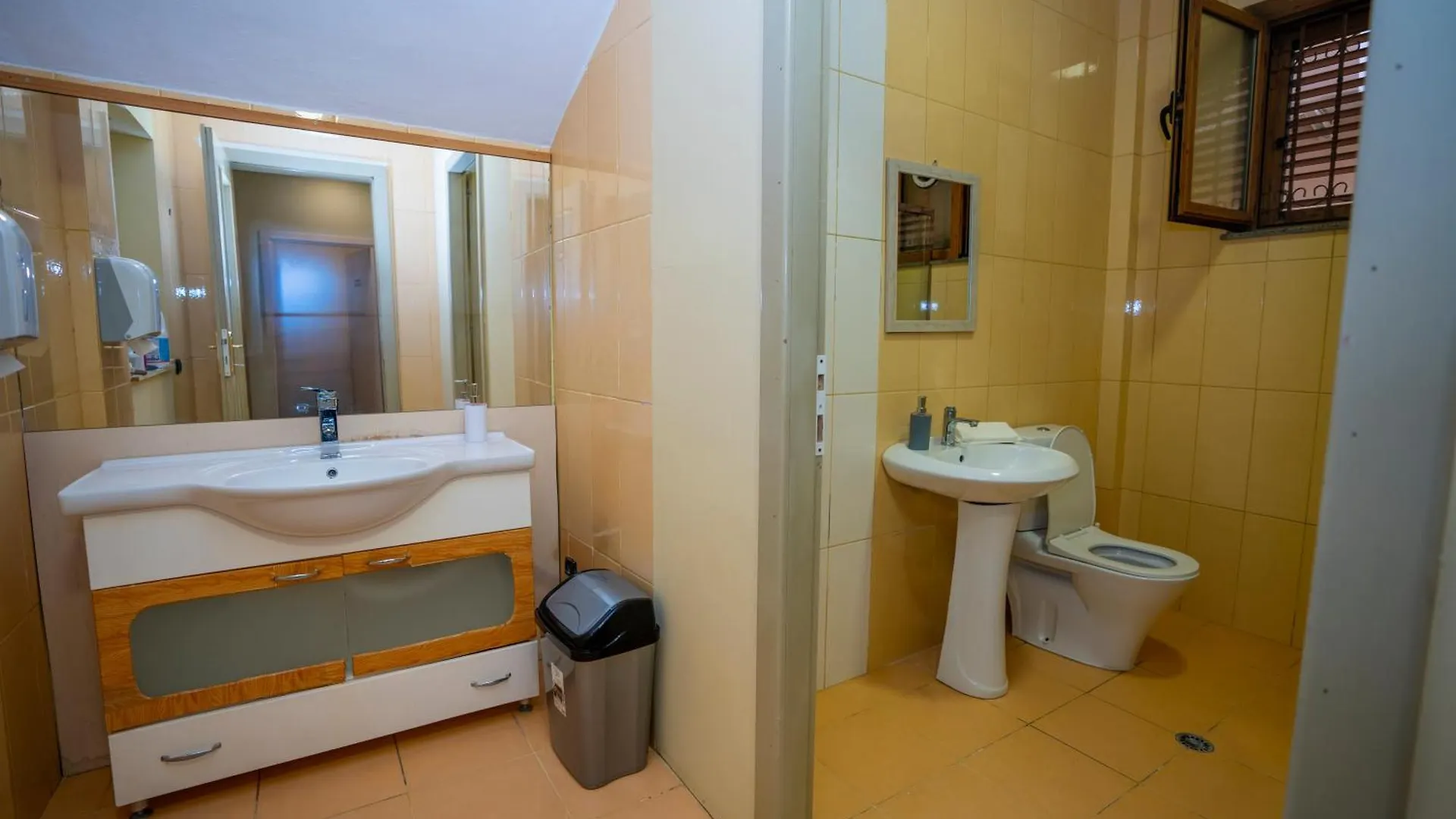 Terrace Hostel & Lounge Bar Shkoder