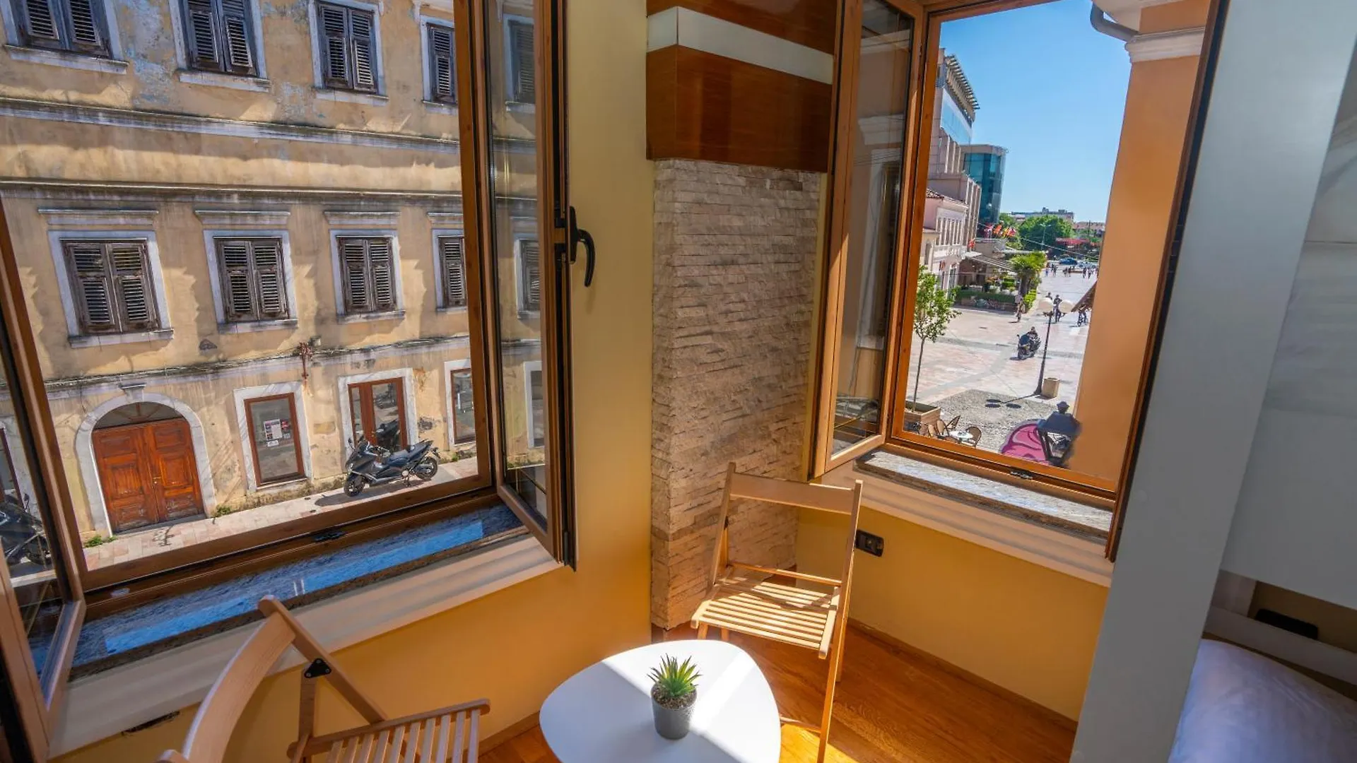 Terrace Hostel & Lounge Bar Shkoder