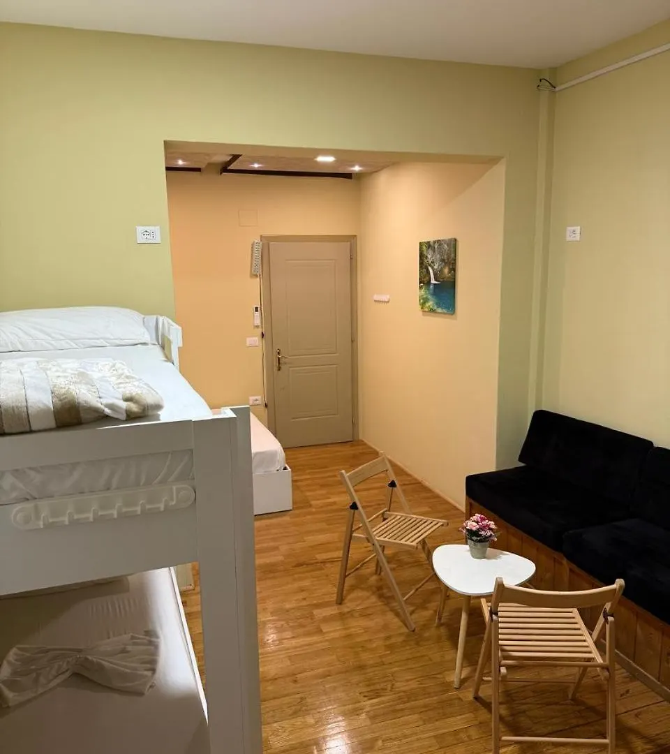 Terrace Hostel & Lounge Bar Shkoder